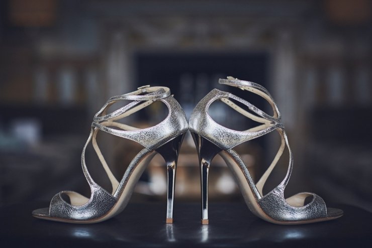 bride getting ready at Rockbeare Manor wedding Devon