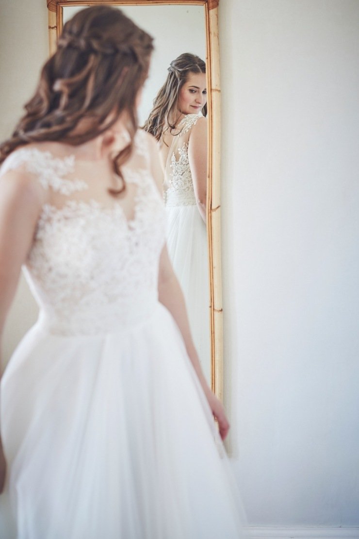 brides preps photography at rockbeare manor wedding in Devon