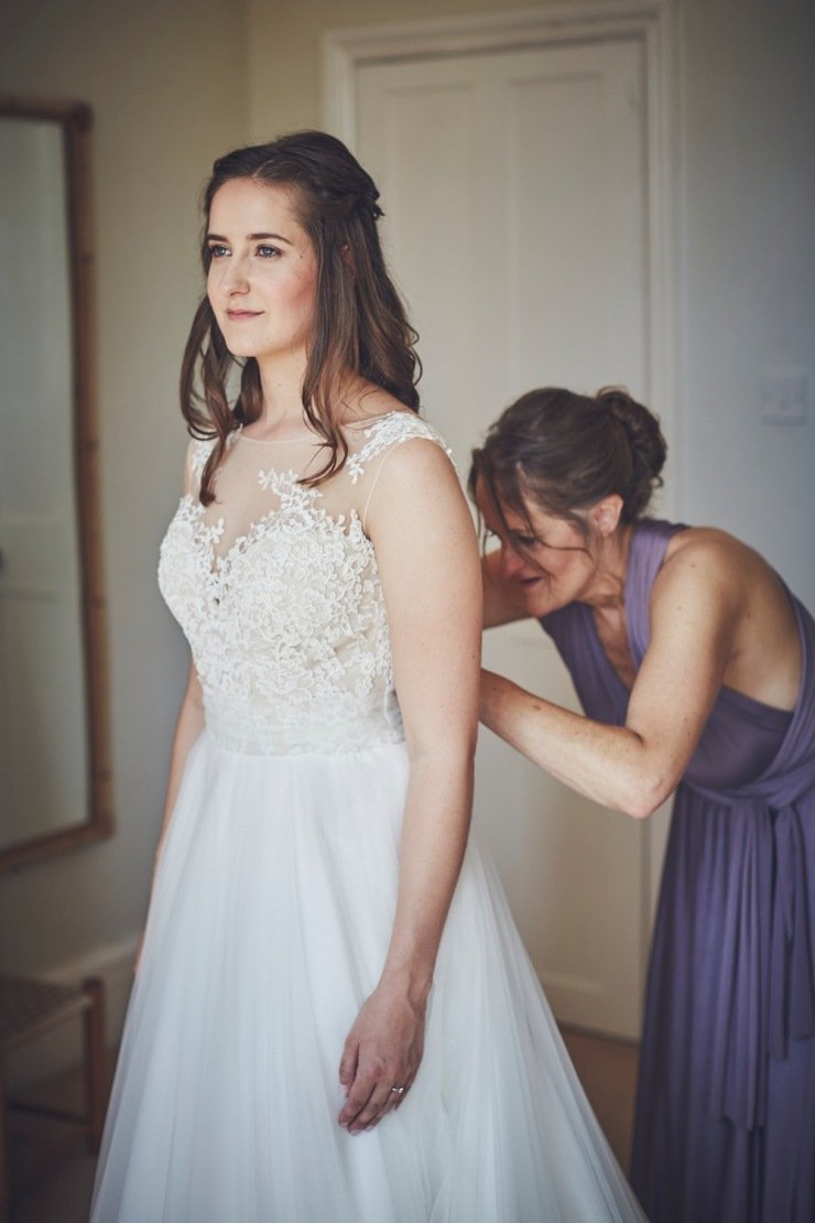 brides preps photography at rockbeare manor wedding in Devon